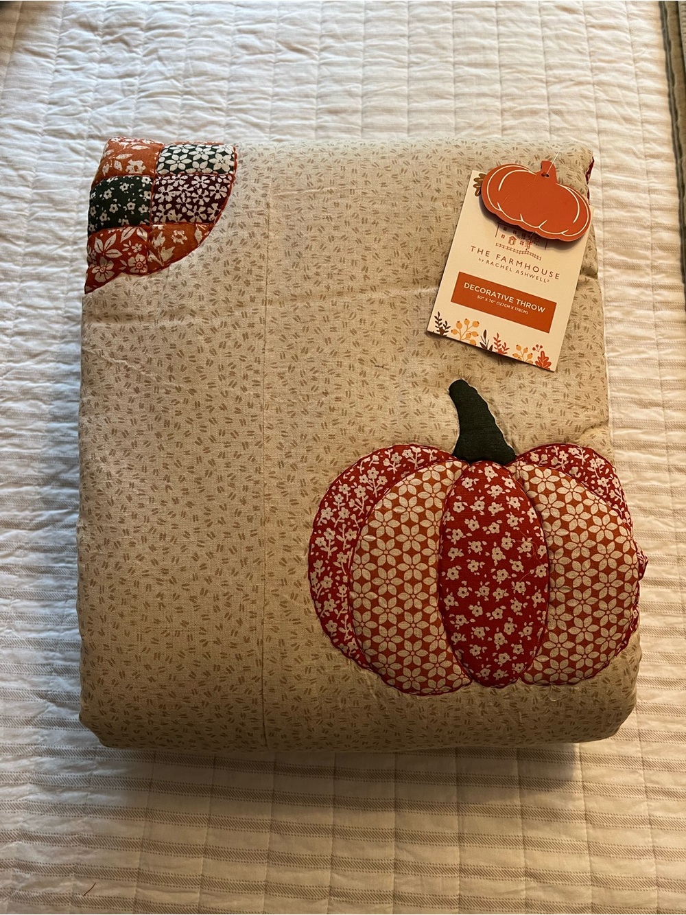 Patchwork Pumpkin Quilted Throw - NWT - Picture 3 of 5